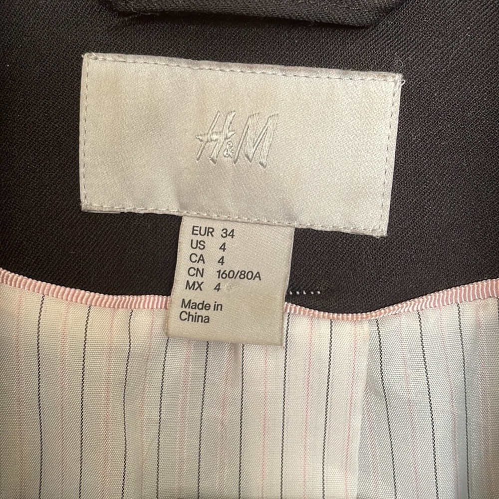 H&M Cropped Ruffle Blazer - Picture 3 of 4